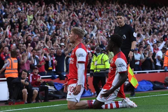  阿森纳逆转布莱顿，萨卡传射建功  